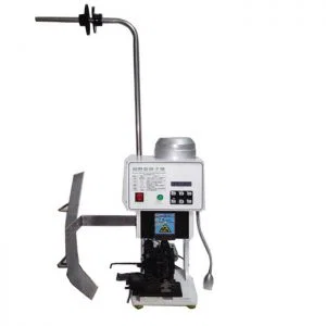  การจีบขั้วต่อ AC เข้ากับสายเคเบิลเพื่อทําปลั๊กหางสาย