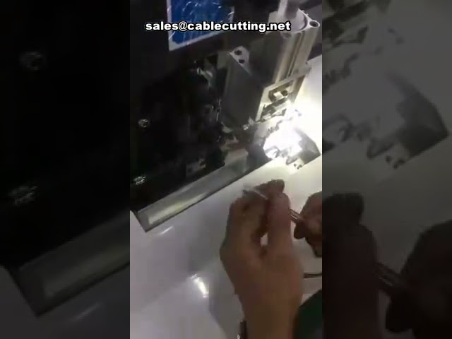 เครื่องปอกสายไฟและกดขั้วต่อเทอร์มินัล อเนกประสงค์สำหรับงานประกอบสายไฟ | เครื่องปอกและกดสายไฟ
