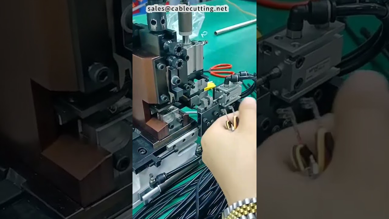 เครื่องปอกและ Crimping ขั้วต่อแบบธง อุปกรณ์ผลิตชุดสายไฟอัตโนมัติ