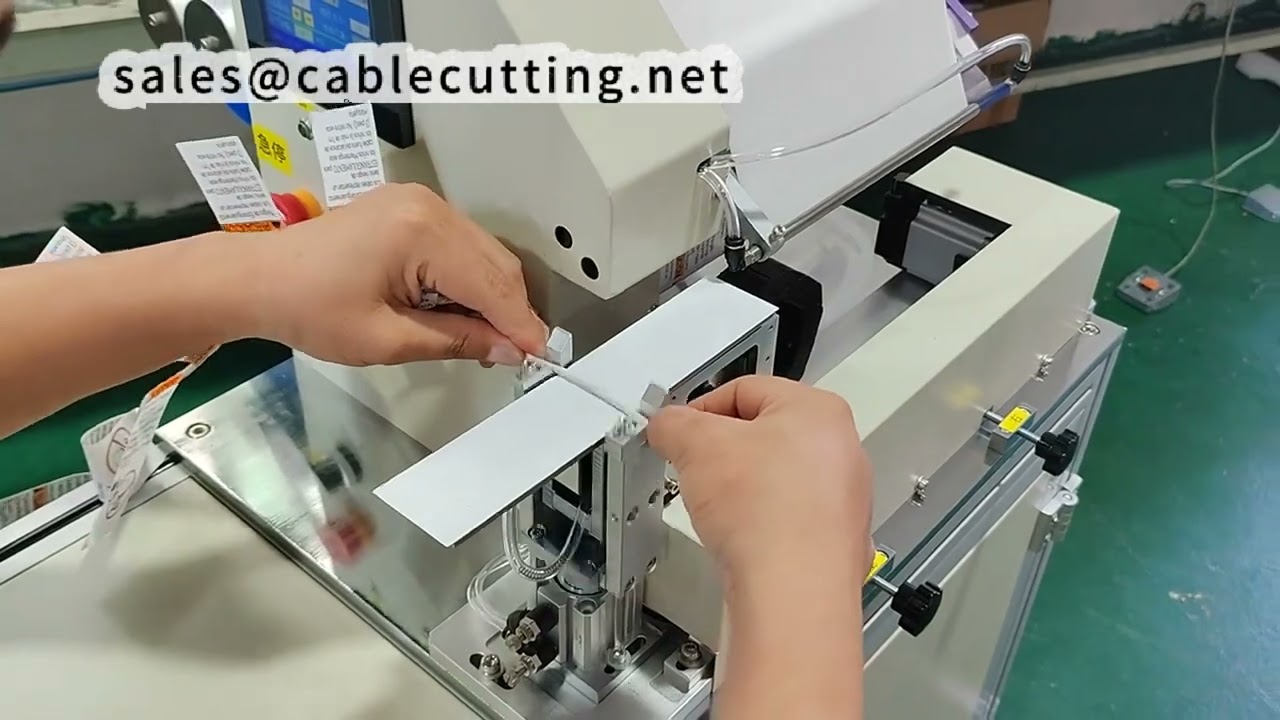 เครื่องติดฉลากพับปิดอัตโนมัติ สำหรับฉลากขนาดใหญ่ 230x45 มม. – แม่นยำและรวดเร็ว