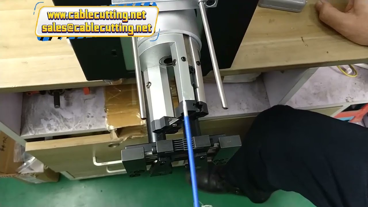 เครื่องปอกสายโคแอกเซียลแบบหลายชั้น สำหรับสายไตรแอกเซียล เส้นผ่านศูนย์กลาง 1 มม. | ปอกสายเคเบิลอย่างแม่นยำ