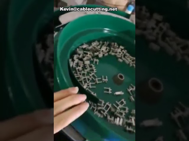 เครื่องกดขั้วต่อสายไฟปลั๊กทาวพินกึ่งอัตโนมัติ | เครื่องผลิตสายไฟชาร์จและสายพาวเวอร์