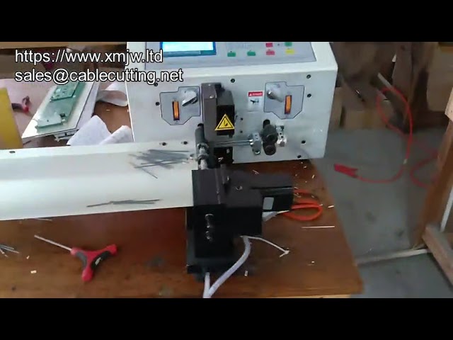 เครื่องตัดและปอกสายไฟอัตโนมัติรุ่น Nx2 ล้อคู่สำหรับสายทองแดงเคลือบเงา | เพิ่มประสิทธิภาพในโรงงาน