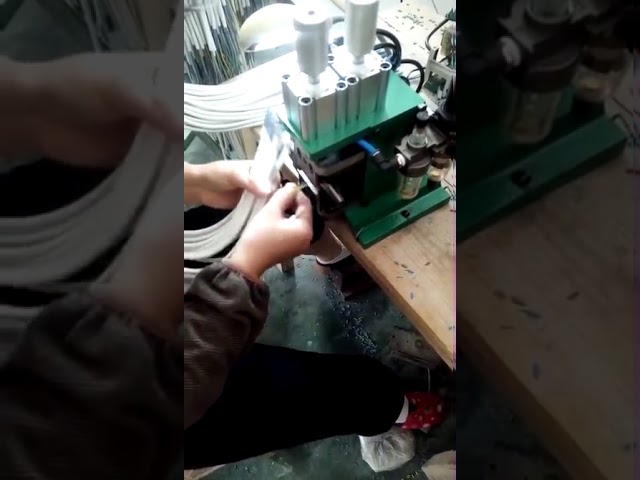 เครื่องปอกสายไฟแนวตั้งระบบนิวแมติก | เครื่องปอกสายไฟอุตสาหกรรมอัตโนมัติ