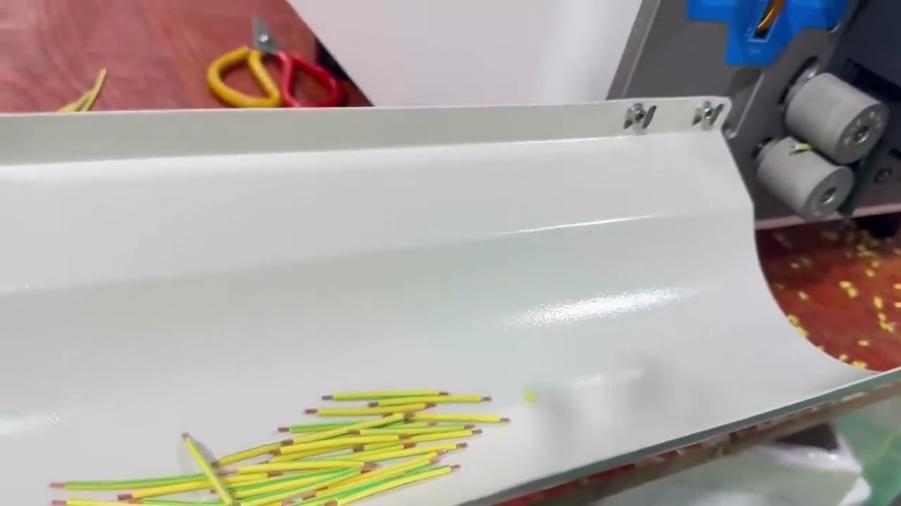 เครื่องปอกสายไฟอัตโนมัติประหยัดแรงงาน เร็ว แม่นยำ