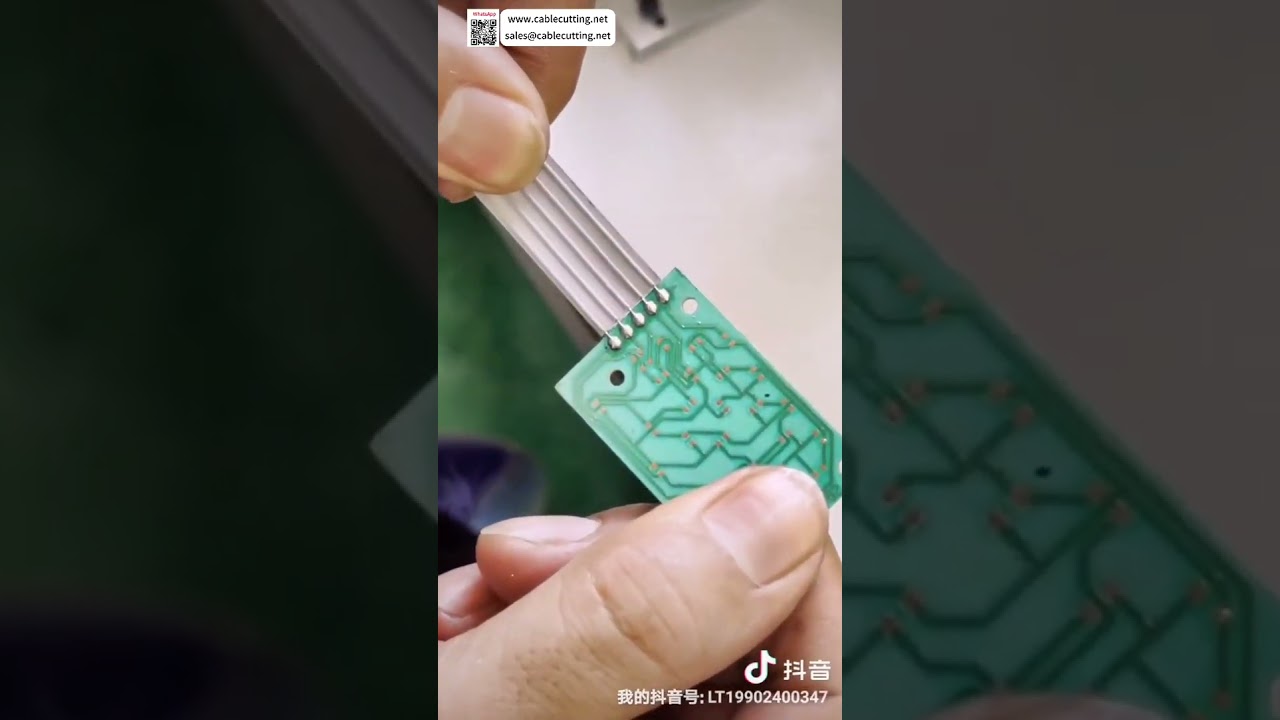 เครื่องบัดกรีสายแถบเข้ากับ PCB ความเร็วสูง 700 ชิ้นต่อชั่วโมง รอยบัดกรีสมบูรณ์แบบ - Shorts