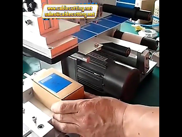 เครื่องติดสติ๊กเกอร์ขวดสี่เหลี่ยม MT 60 พร้อมพิมพ์วันที่ – สำหรับบรรจุภัณฑ์อัตโนมัติ
