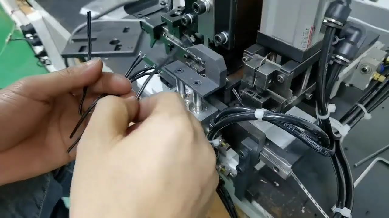 เครื่องต่อขั้วสายไฟแบบต่อเนื่องสำหรับผลิตชุดสายไฟ (Wiring Harness) | ประสิทธิภาพสูง